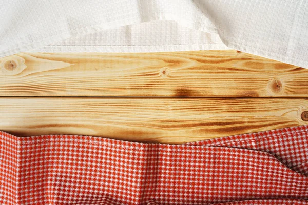 Ručník nebo ubrousek na dřevěném stole. — Stock fotografie