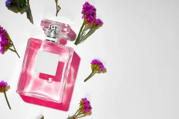 ⬇ Скачать картинки Духи и цветы, стоковые фото Духи и цветы в хорошем ...