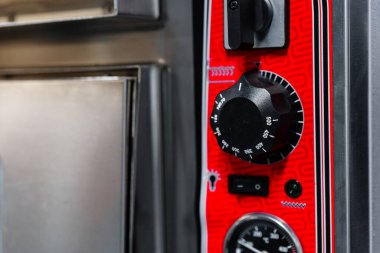 Ticari mutfak aletleri sıcaklık denetimleri kapatılıyor.