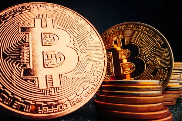 Fechar a foto da moeda criptomoeda bitcoin — Fotografia de Stock