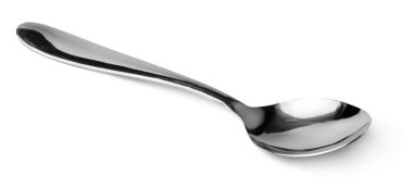 Gümüş kaşık beyaz arkaplanda izole edilmiş. Yakın plan.