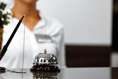 Otel servis zili resepsiyonda.
