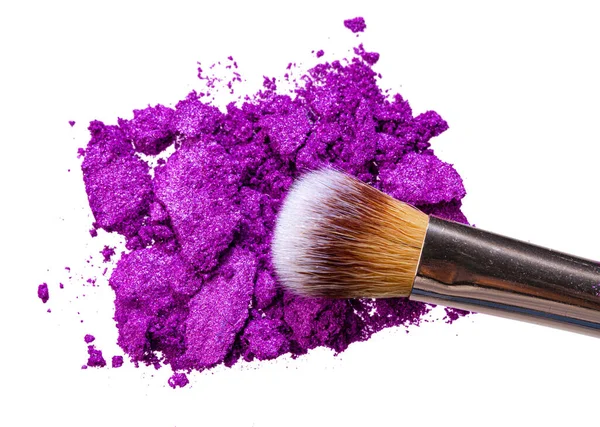 Zertrümmerte Lidschatten von leuchtend lila Farbe, Make-up — Stockfoto