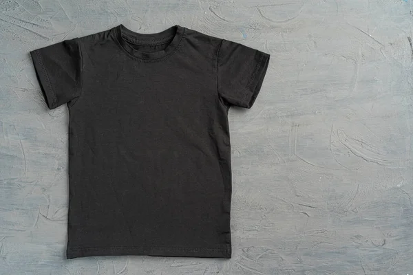 T-shirt tinta unita nera con spazio copia — Foto Stock