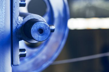 Bir fabrikada kablo üretimi süreci