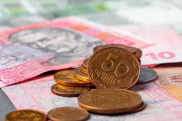 Dinero ucraniano. Denominación de nuevo y retirada del concepto de monedas y billetes antiguos — Foto de Stock