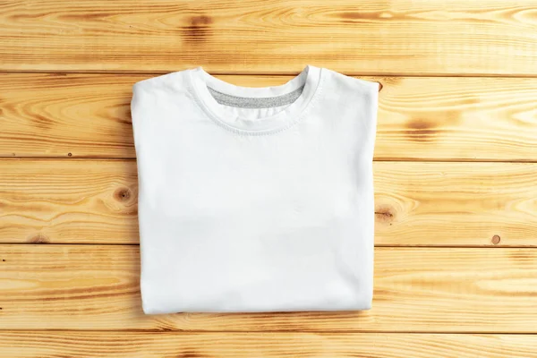 Camiseta de color blanco con espacio de copia para su diseño — Foto de Stock