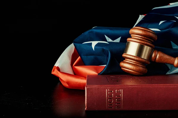 Judge gavel on the background of usa flag — Stock Photo, Image