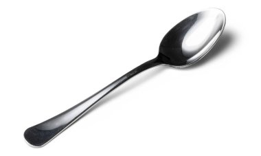 Çatal bıçaklı tatlı kaşığı beyaz arka planda izole edilmiş.