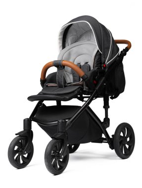 Bebek arabası beyaz arka planda izole edilmiş.