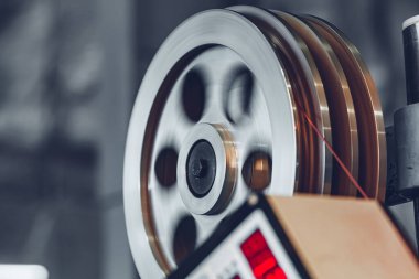 Kablo fabrikasında kablo üretimi