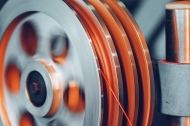 Kablo fabrikasında kablo üretimi