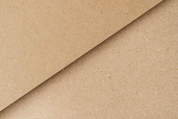 Folhas de papel de papelão reciclado marrom de perto — Fotografia de Stock