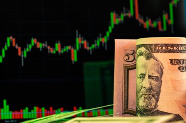 Amerikan doları banknotları ve siyah arkaplan grafiği