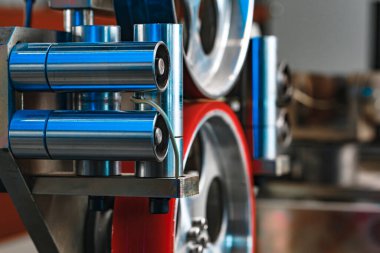 Bir fabrikada kablo üretimi süreci