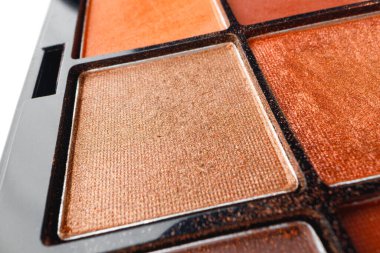 Göz gölgeleri makyaj paletini kapatın.