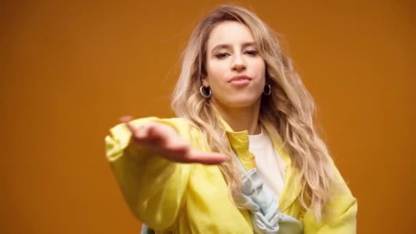 Woman professional dancer dancing in studio against yellow background — Stock Video