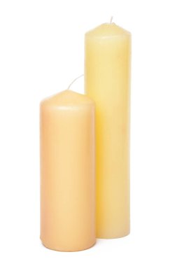 Balmumu renkli mum beyaz arkaplanda izole edilmiş.