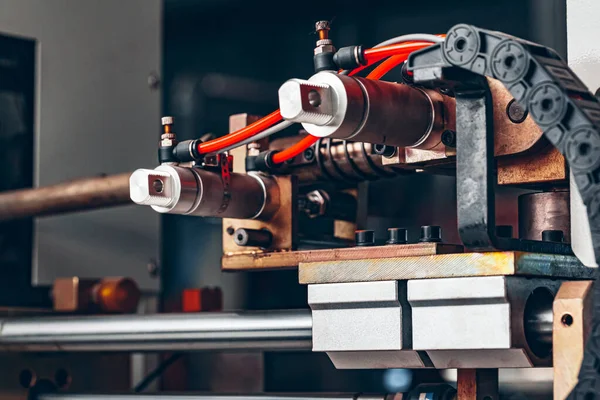 Equipamento de produção de metal na fábrica de cabos — Fotografia de Stock