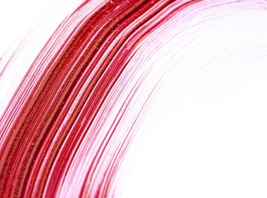 Kırmızı ruj lekeleri beyazda izole edilmiş.