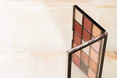 Yeni mat göz farı rengarenk tonları paletini kapat.