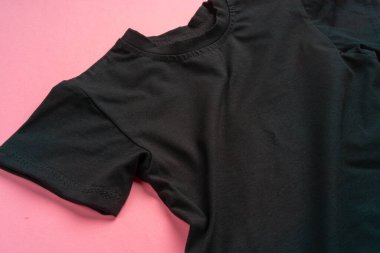 Kopyalama alanı olan siyah renkli düz tişört