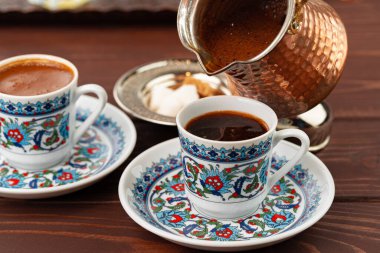 Geleneksel Türk kahvesi doğu mutfağından. Yakın çekim.