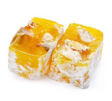 Sarı Türk Lokumu Tatlıları beyaz üzerine izole edilmiş