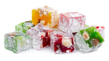 Bir demet renkli Türk Lokum Tatlısı Beyazlar üzerinde izole