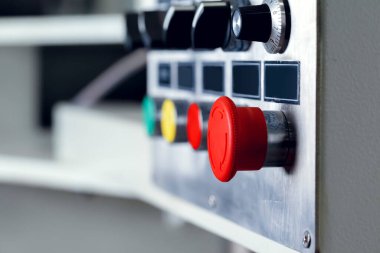 Kablo fabrikasındaki kontrol paneli sistemi