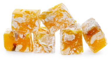 Sarı Türk Lokumu Tatlıları beyaz üzerine izole edilmiş