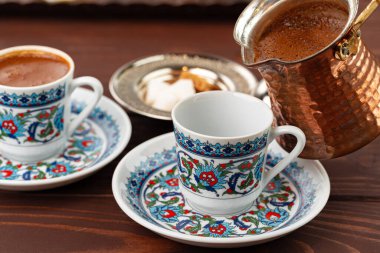 Geleneksel Türk kahvesi doğu mutfağından. Yakın çekim.