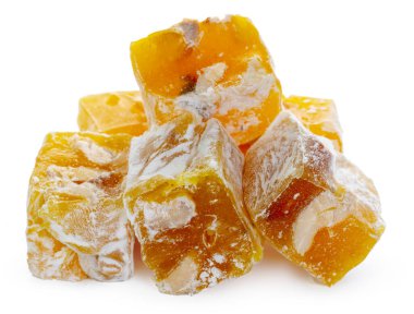 Sarı Türk Lokumu Tatlıları beyaz üzerine izole edilmiş