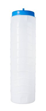 Beyaz plastik su tankı beyaz arkaplanda izole edildi