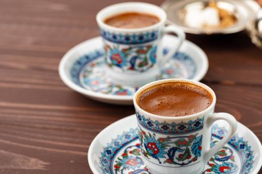 Geleneksel Türk kahvesi doğu mutfağından. Yakın çekim.