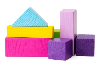 Renkli oyuncak yapıcı parçaları beyaza izole edilmiş