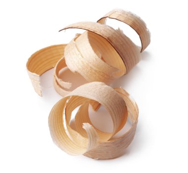 Beyaz zemin üzerinde izole ahşap talaşı