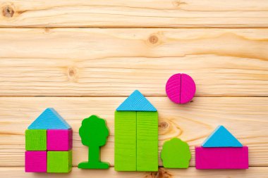 Oyuncak yapıcı üst görünümünün çok renkli ayrıntıları