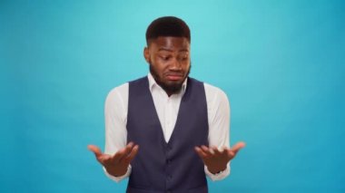 Afrika kökenli Amerikalı iş adamı, bilmiyorum ya da yardım edemem diyor.