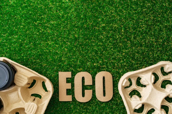 Recycle afhaalmaaltijden koffiebekers en trays ecologisch concept — Stockfoto