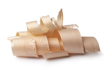 Beyaz zemin üzerinde izole ahşap talaşı