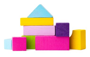 Renkli oyuncak yapıcı parçaları beyaza izole edilmiş