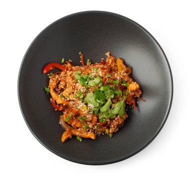 Beyaz tenli Asya tavalı erişte kasesi.