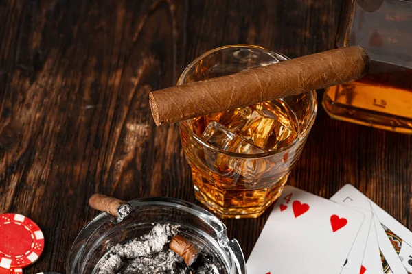 Playing poker with whiskey and cigars on table — Stock Photo, Image
