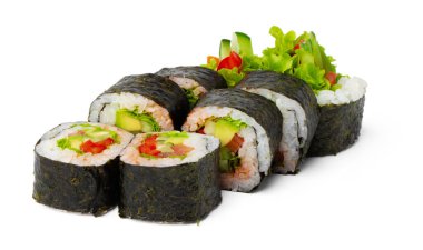 Beyaz arka planda Japon Mutfağı Suşi Yuvarlaması