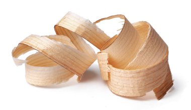 Beyaz zemin üzerinde izole ahşap talaşı