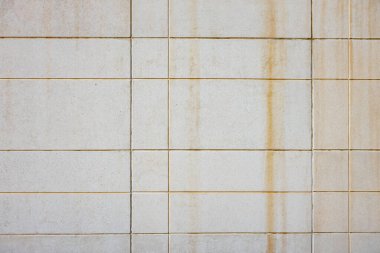 Alüminyum panellerden yapılmış kirli gri cephe