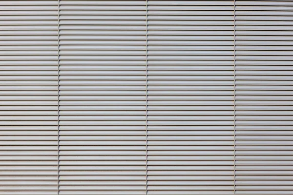 Брудний сірий фасад з алюмінієвих панелей — стокове фото