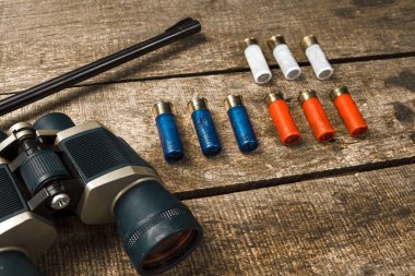 Kırmızı lensli dürbün avlıyorum, yaklaşın.