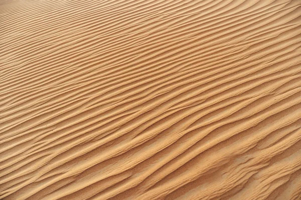 Textura de arena ondulada en el desierto de Dubai de cerca — Foto de Stock